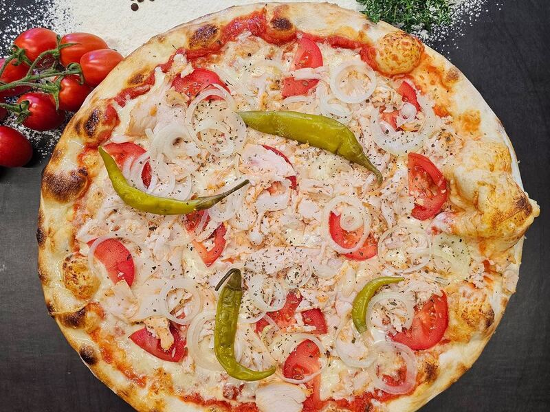 Šviežiai kepta pica kavinėje Malūnas (10)
