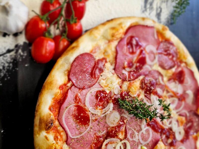 Šviežiai kepta pica kavinėje Malūnas (5)