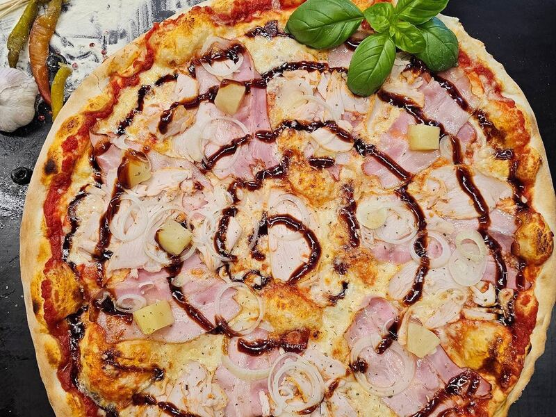 Šviežiai kepta pica kavinėje Malūnas (8)